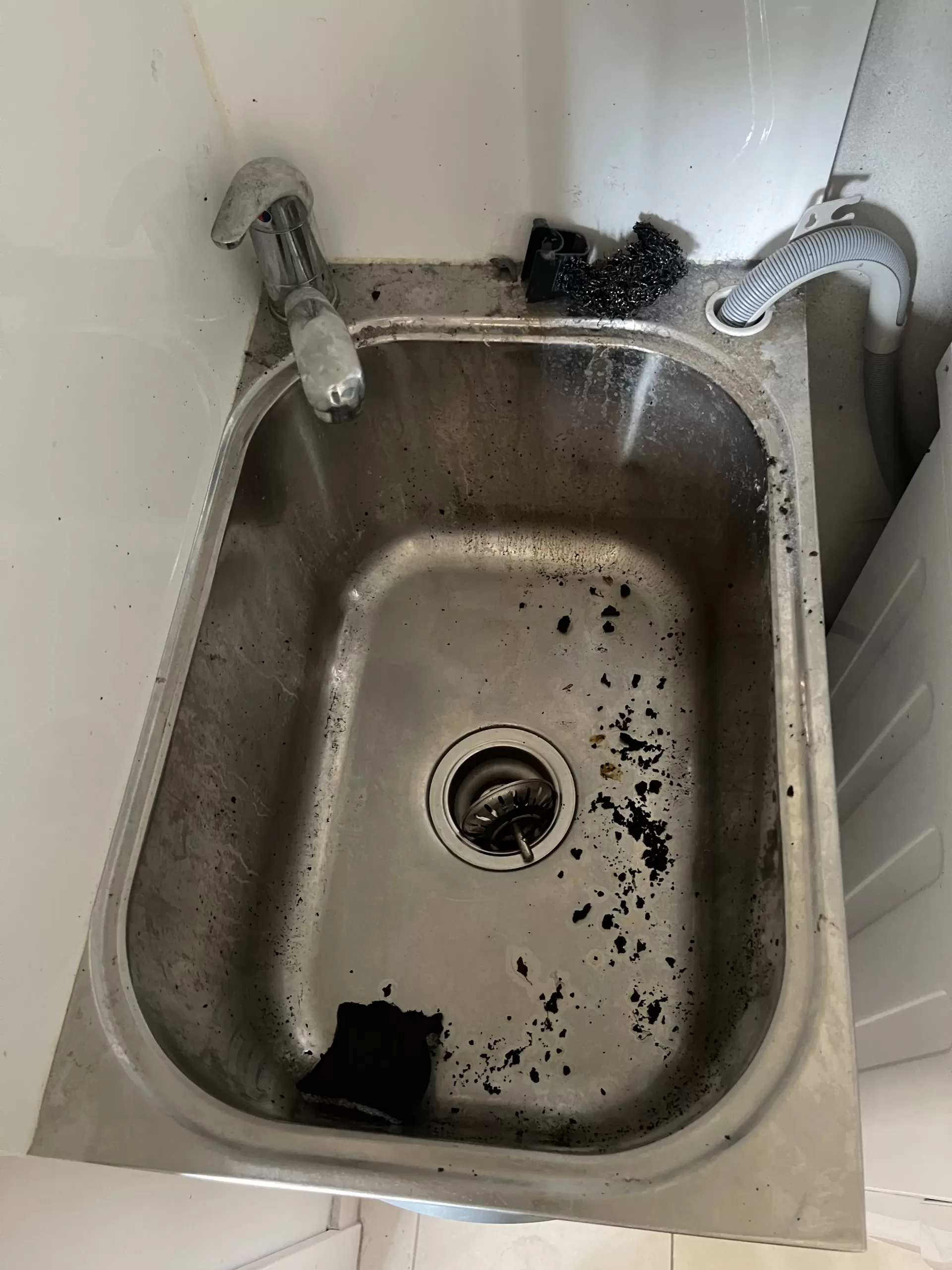 Sink cleaning before